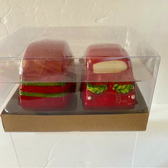 NIB Car and Travel Camper Salt and Pepper shakers Christmas Tree Dog Wreath Red - Picture 3 of 8